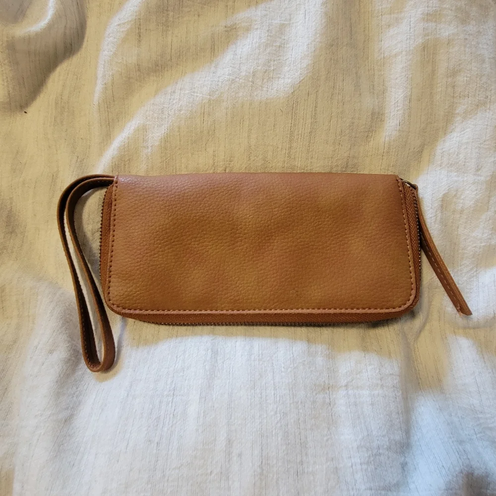 ⚡️EUC⚡️Free People Distressed Vegan Wallet - Picture 8 of 8